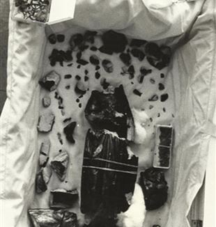 Imagem de Nossa Senhora Aparecida após o atentado, antes da restauração