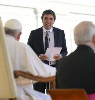 Davide Prosperi e Papa Francisco na Audiência de 15 de outubro de 2022 pelo centenário de Dom Giussani (Foto: Catholic Press Photo)